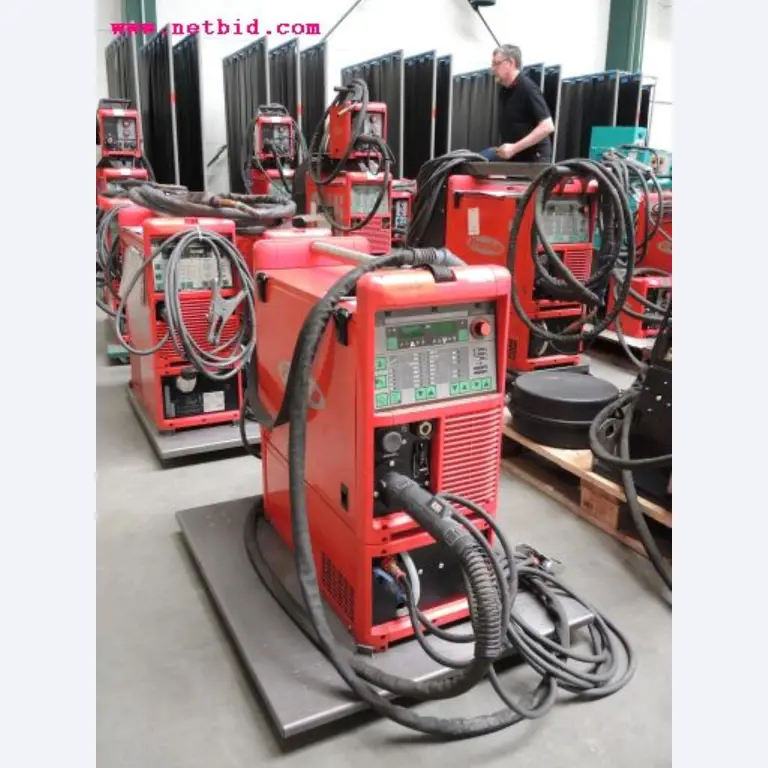 Chapas metálicas e máquinas para trabalhar metais<br><font size="2">Em colaboração com a Hilco Industrial Acquisitions bv</font>-1