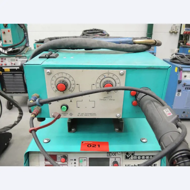 Chapas metálicas e máquinas para trabalhar metais<br><font size="2">Colaboração com Hilco Industrial Acquisitions bv</font><br><img src="/images/hil.png"><br>-4