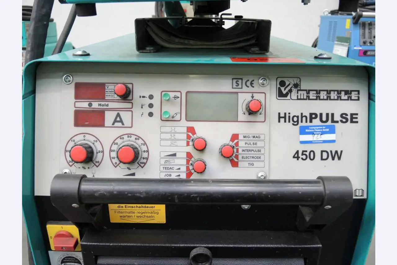 Chapas metálicas e máquinas para trabalhar metais<br><font size="2">Colaboração com Hilco Industrial Acquisitions bv</font><br><img src="/images/hil.png"><br>-3