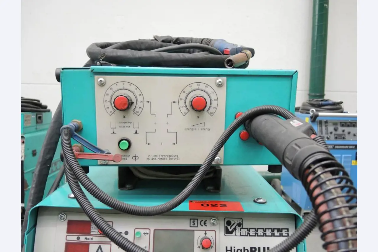 Chapas metálicas e máquinas para trabalhar metais<br><font size="2">Colaboração com Hilco Industrial Acquisitions bv</font><br><img src="/images/hil.png"><br>-4