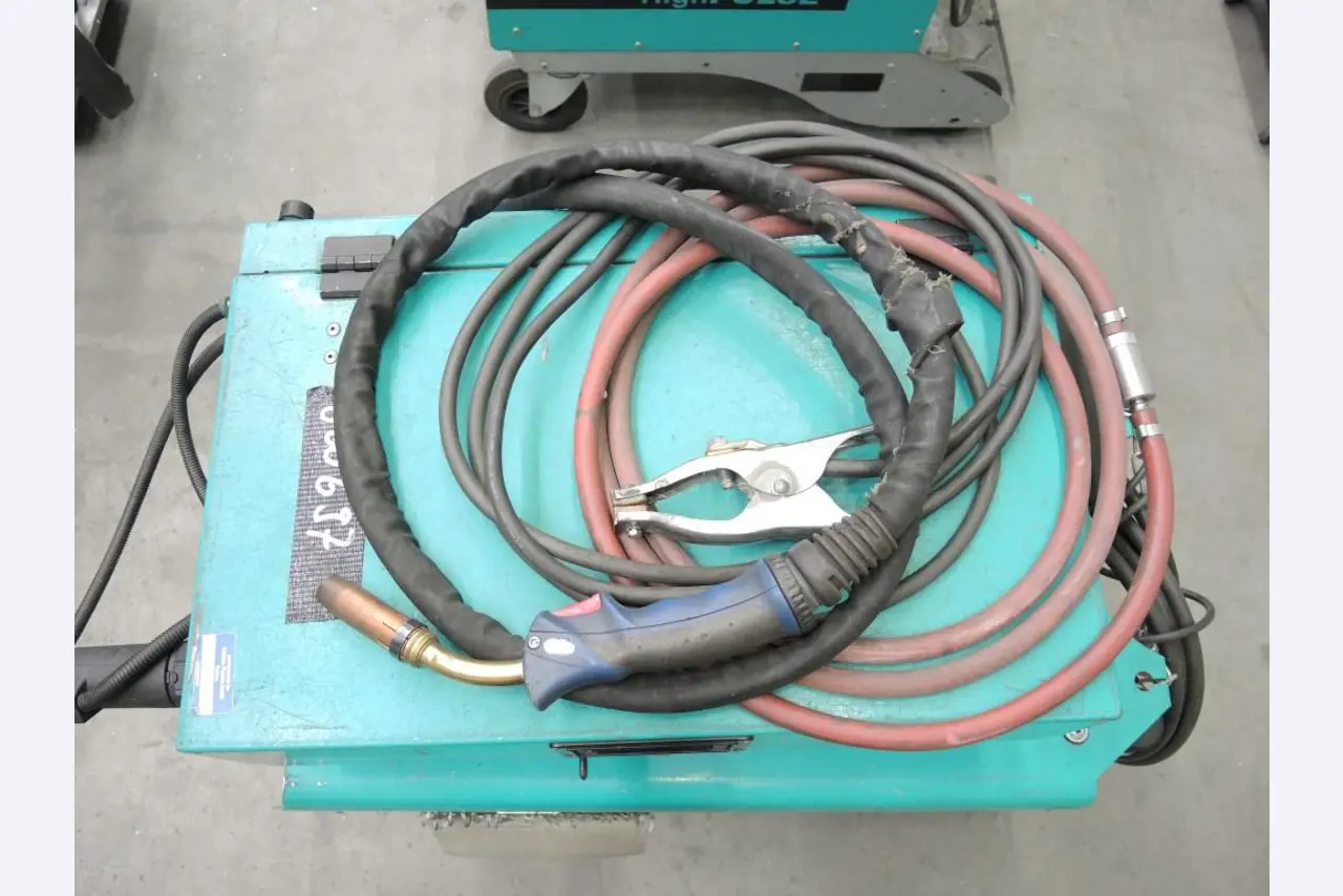 Chapas metálicas e máquinas para trabalhar metais<br><font size="2">Colaboração com Hilco Industrial Acquisitions bv</font><br><img src="/images/hil.png"><br>-5