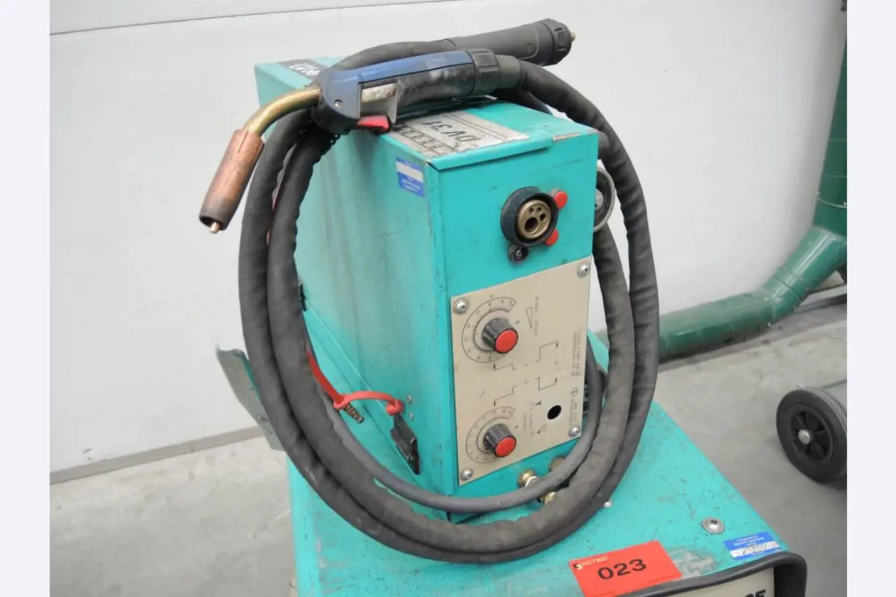 Chapas metálicas e máquinas para trabalhar metais<br><font size="2">Colaboração com Hilco Industrial Acquisitions bv</font><br><img src="/images/hil.png"><br>-4