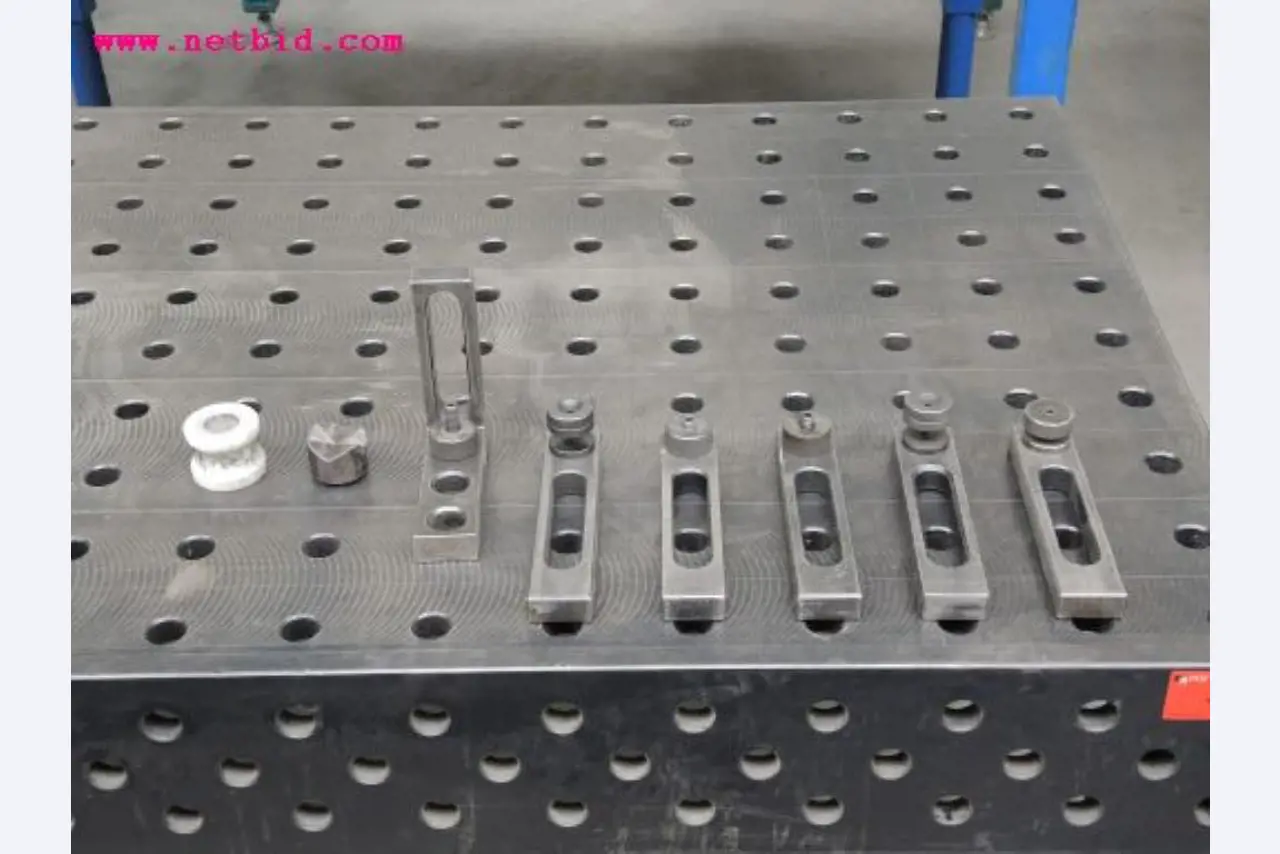 Chapas metálicas e máquinas para trabalhar metais<br><font size="2">Em colaboração com a Hilco Industrial Acquisitions bv</font>-6