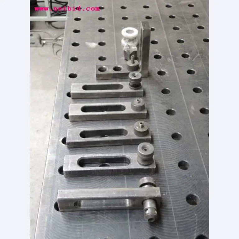 Chapas metálicas e máquinas para trabalhar metais<br><font size="2">Em colaboração com a Hilco Industrial Acquisitions bv</font>-7
