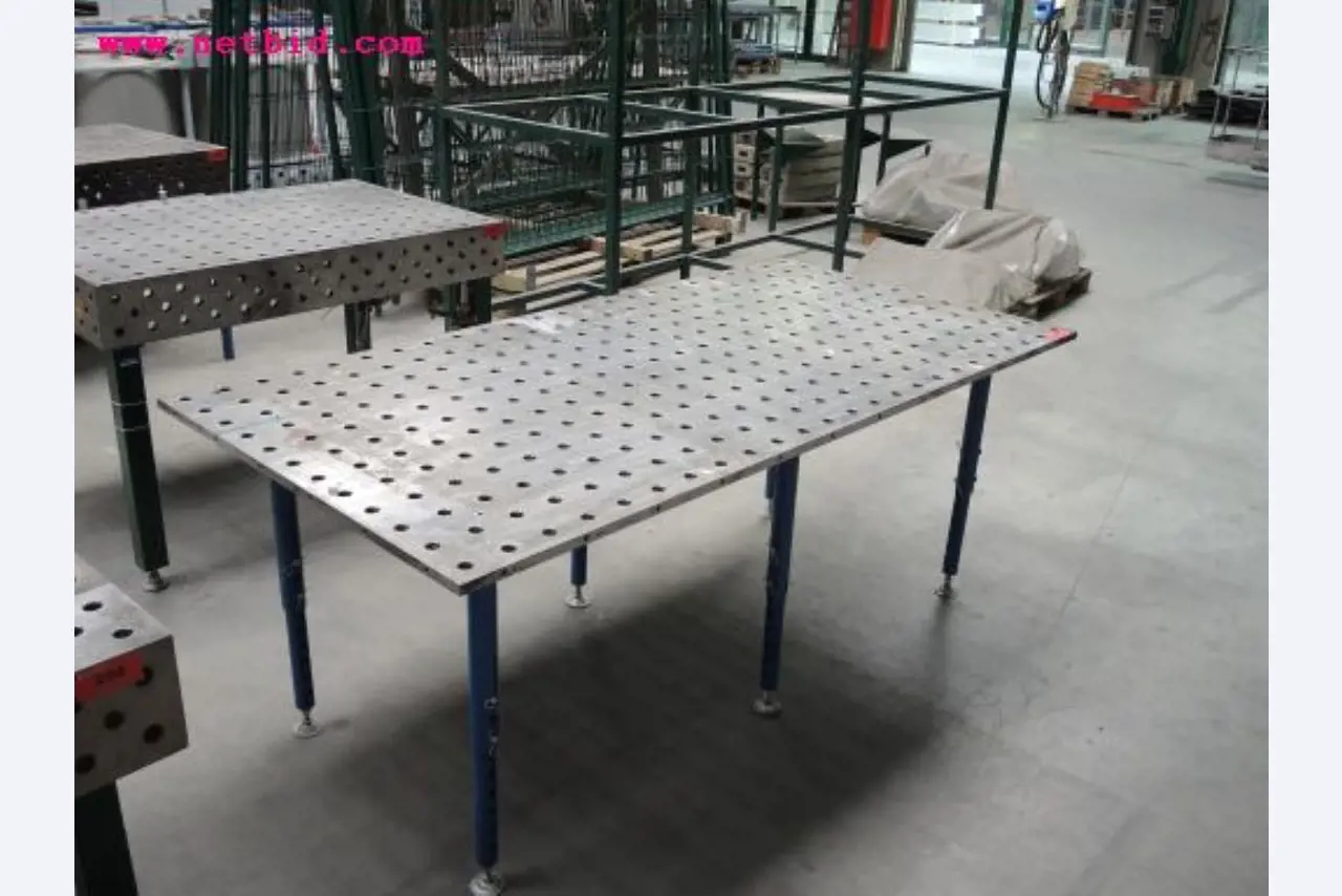 Chapas metálicas e máquinas para trabalhar metais<br><font size="2">Em colaboração com a Hilco Industrial Acquisitions bv</font>-3