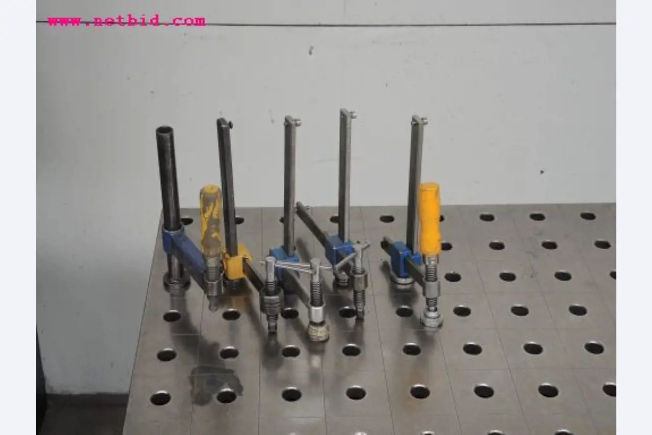 Chapas metálicas e máquinas para trabalhar metais<br><font size="2">Em colaboração com a Hilco Industrial Acquisitions bv</font>-5