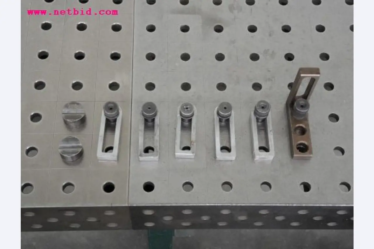 Chapas metálicas e máquinas para trabalhar metais<br><font size="2">Em colaboração com a Hilco Industrial Acquisitions bv</font>-6