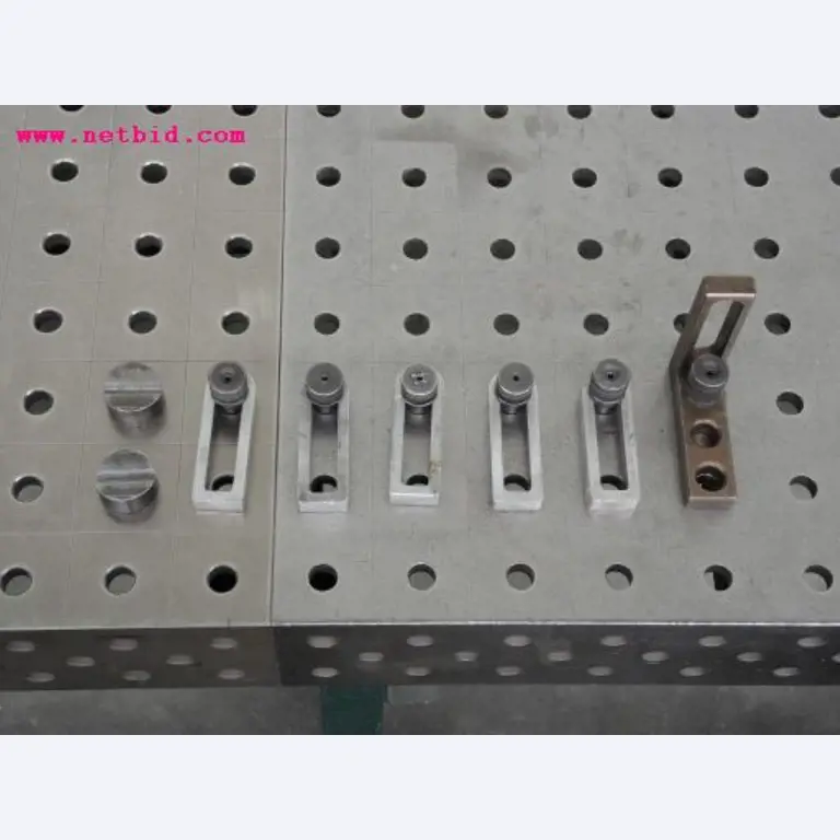 Chapas metálicas e máquinas para trabalhar metais<br><font size="2">Em colaboração com a Hilco Industrial Acquisitions bv</font>-6
