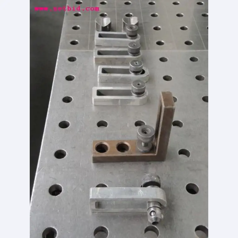 Chapas metálicas e máquinas para trabalhar metais<br><font size="2">Em colaboração com a Hilco Industrial Acquisitions bv</font>-7