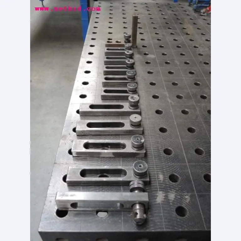 Chapas metálicas e máquinas para trabalhar metais<br><font size="2">Em colaboração com a Hilco Industrial Acquisitions bv</font>-7