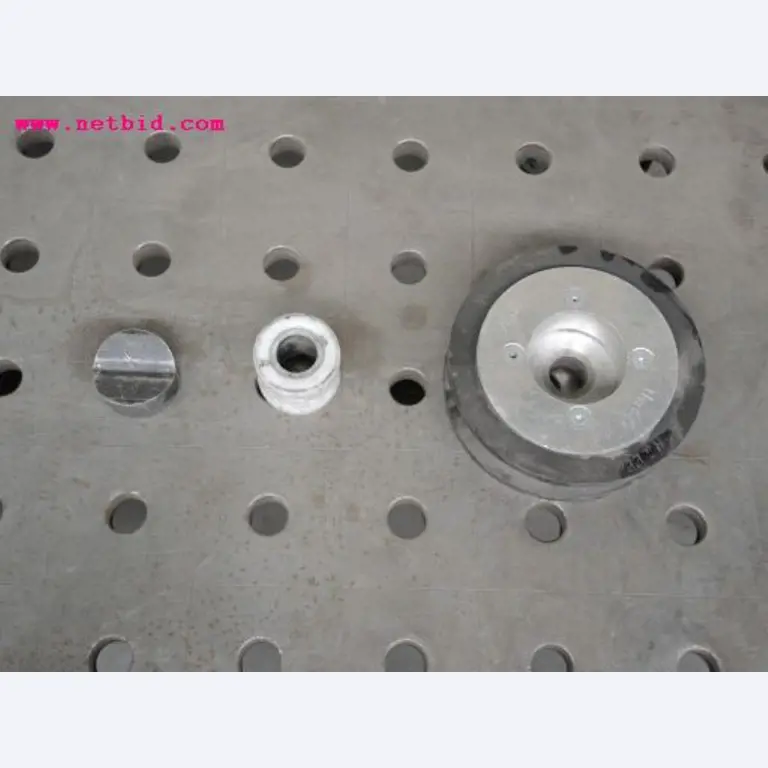 Chapas metálicas e máquinas para trabalhar metais<br><font size="2">Em colaboração com a Hilco Industrial Acquisitions bv</font>-8