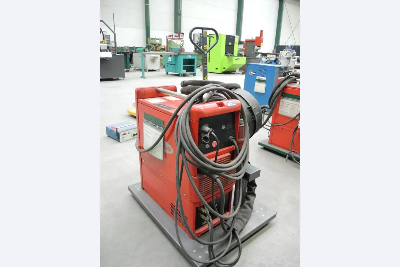 Machines pour le travail de la tôle et des métaux<br><font size="2">Collaboration avec Hilco Industrial Acquisitions bv</font><br><img src="/images/hil.png"><br>-4