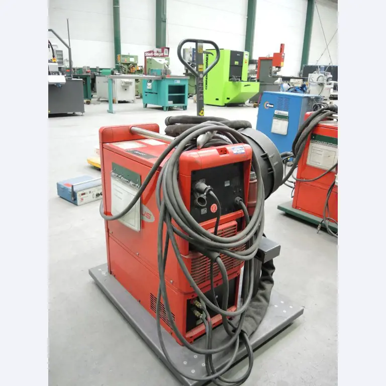 Machines pour le travail de la tôle et des métaux<br><font size="2">Collaboration avec Hilco Industrial Acquisitions bv</font><br><img src="/images/hil.png"><br>-4