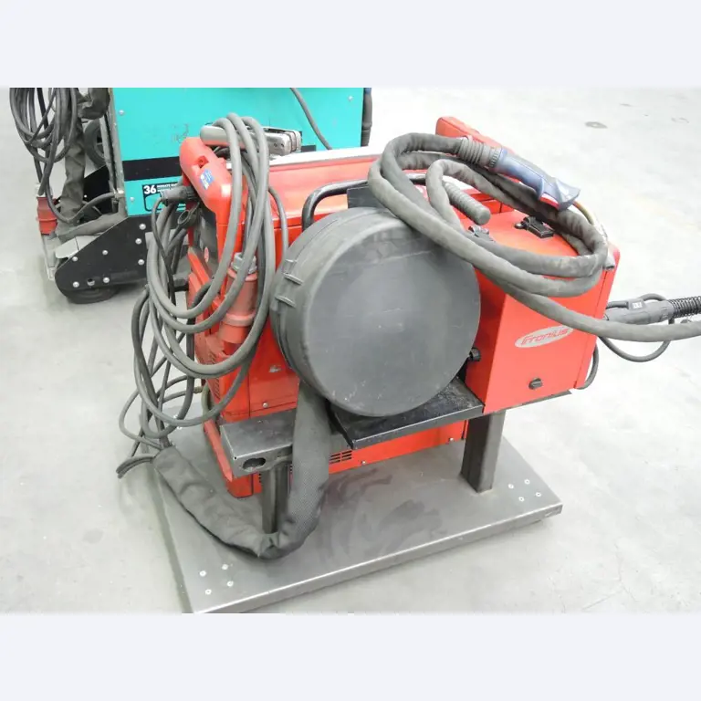 Machines pour le travail de la tôle et des métaux<br><font size="2">Collaboration avec Hilco Industrial Acquisitions bv</font><br><img src="/images/hil.png"><br>-5