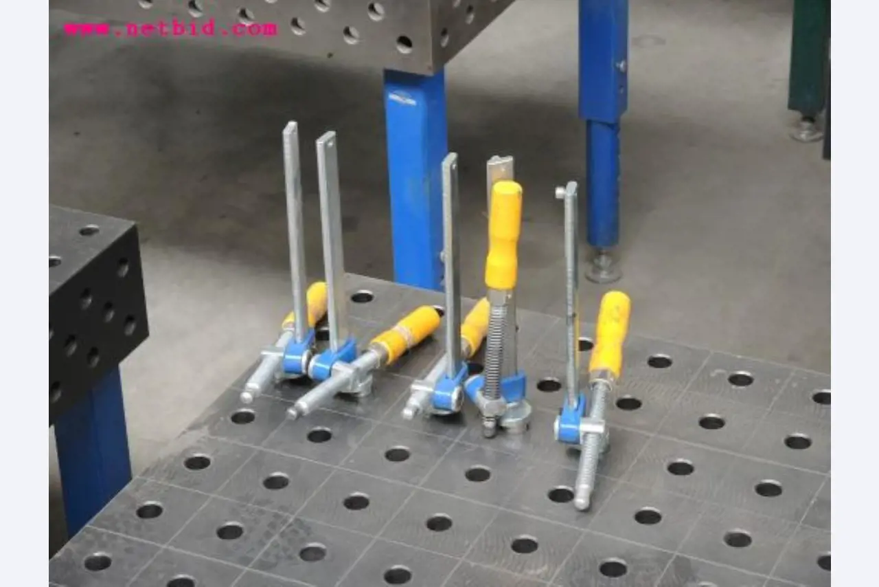 Chapas metálicas e máquinas para trabalhar metais<br><font size="2">Em colaboração com a Hilco Industrial Acquisitions bv</font>-5
