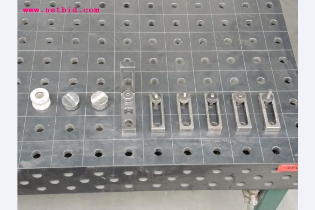 Chapas metálicas e máquinas para trabalhar metais<br><font size="2">Em colaboração com a Hilco Industrial Acquisitions bv</font>-6