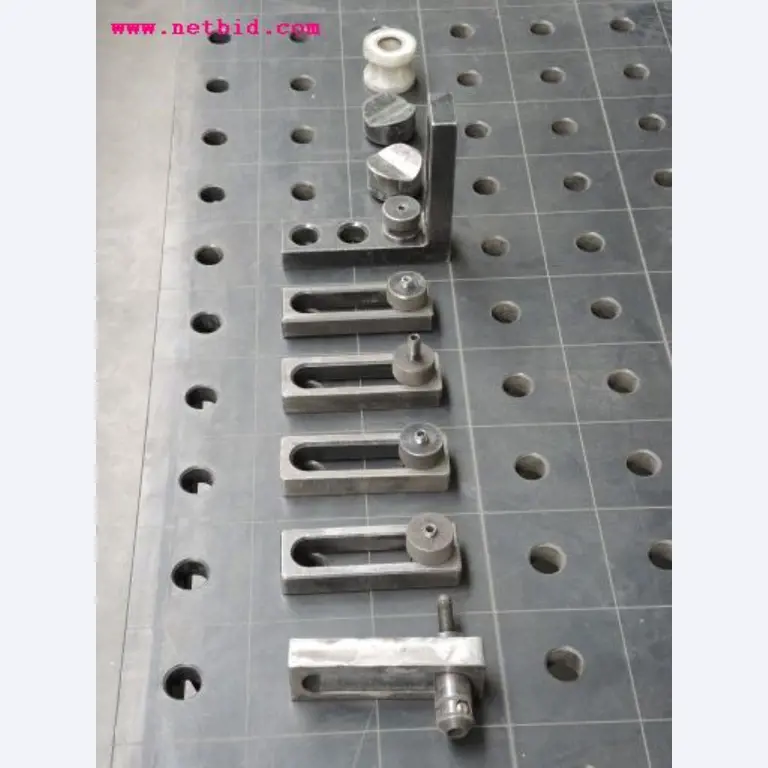 Chapas metálicas e máquinas para trabalhar metais<br><font size="2">Em colaboração com a Hilco Industrial Acquisitions bv</font>-7
