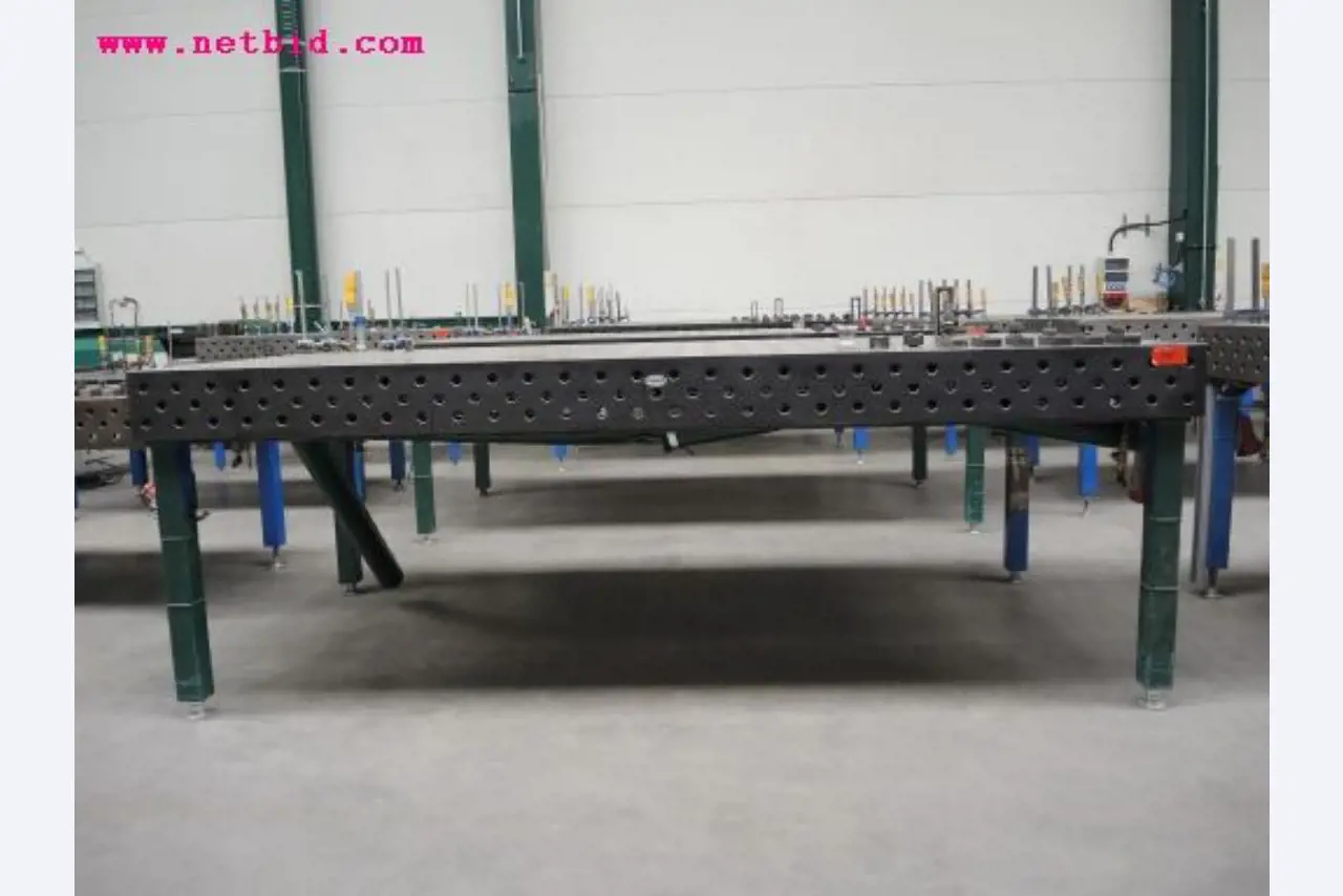 Chapas metálicas e máquinas para trabalhar metais<br><font size="2">Em colaboração com a Hilco Industrial Acquisitions bv</font>-4