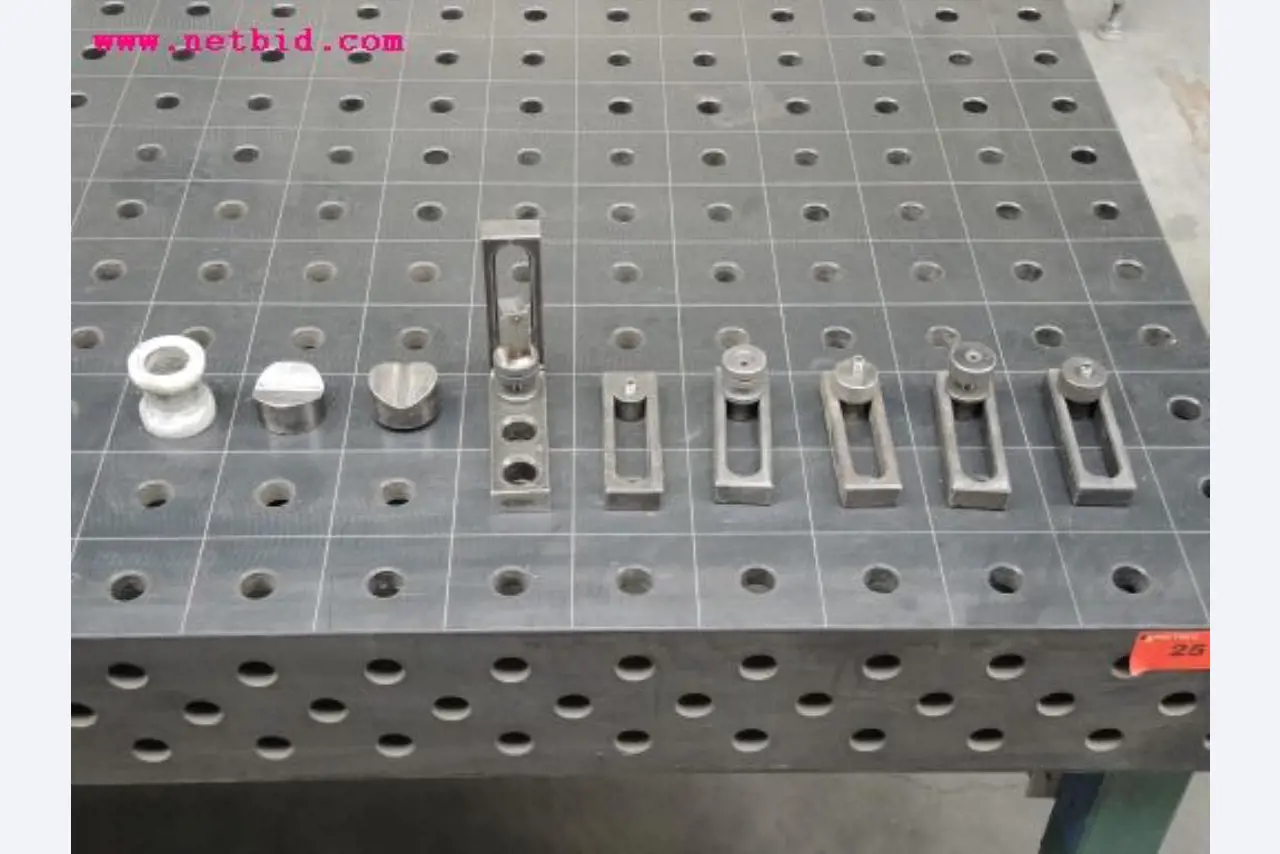 Chapas metálicas e máquinas para trabalhar metais<br><font size="2">Em colaboração com a Hilco Industrial Acquisitions bv</font>-7
