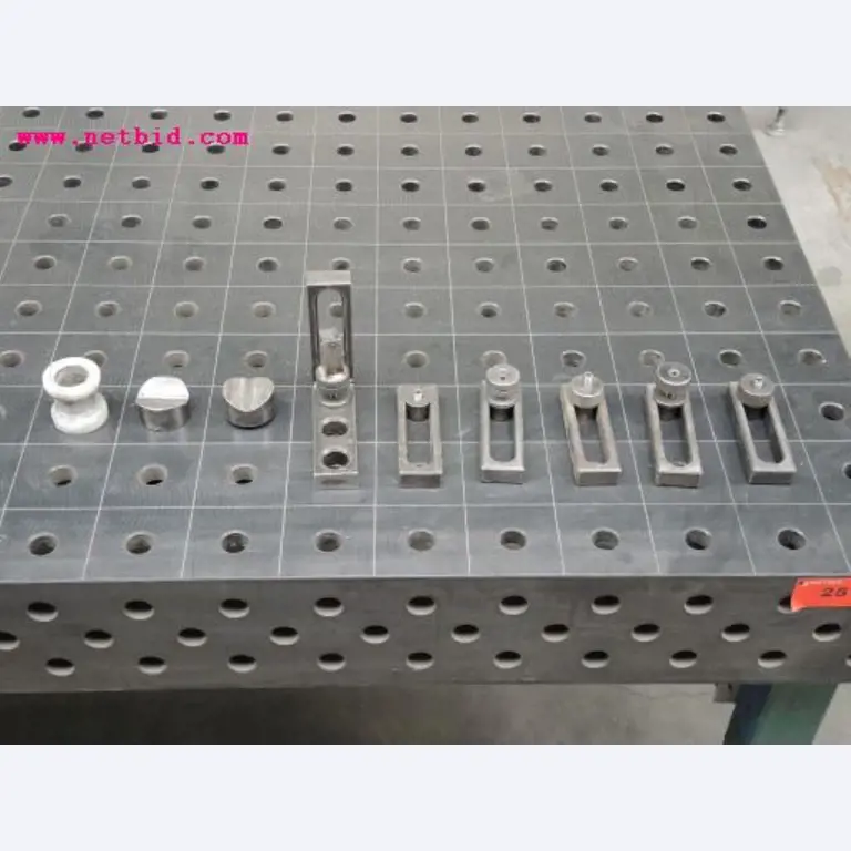 Chapas metálicas e máquinas para trabalhar metais<br><font size="2">Em colaboração com a Hilco Industrial Acquisitions bv</font>-7
