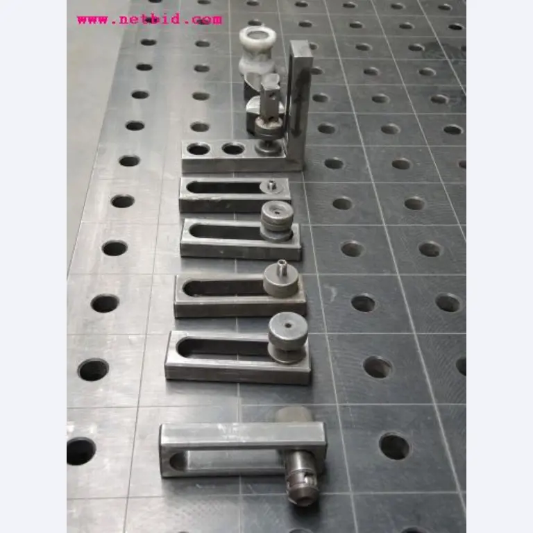 Chapas metálicas e máquinas para trabalhar metais<br><font size="2">Em colaboração com a Hilco Industrial Acquisitions bv</font>-8