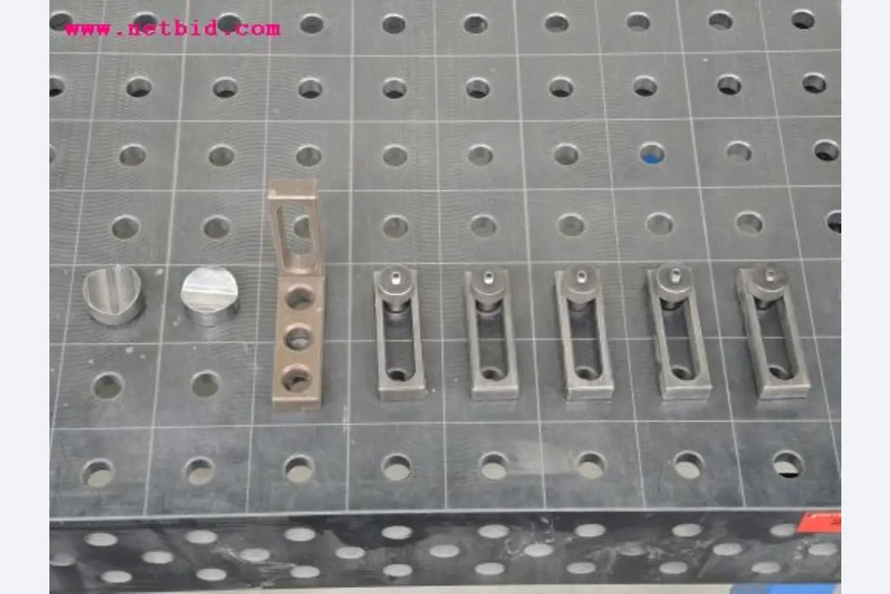 Chapas metálicas e máquinas para trabalhar metais<br><font size="2">Em colaboração com a Hilco Industrial Acquisitions bv</font>-6