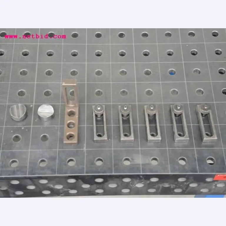 Chapas metálicas e máquinas para trabalhar metais<br><font size="2">Em colaboração com a Hilco Industrial Acquisitions bv</font>-6