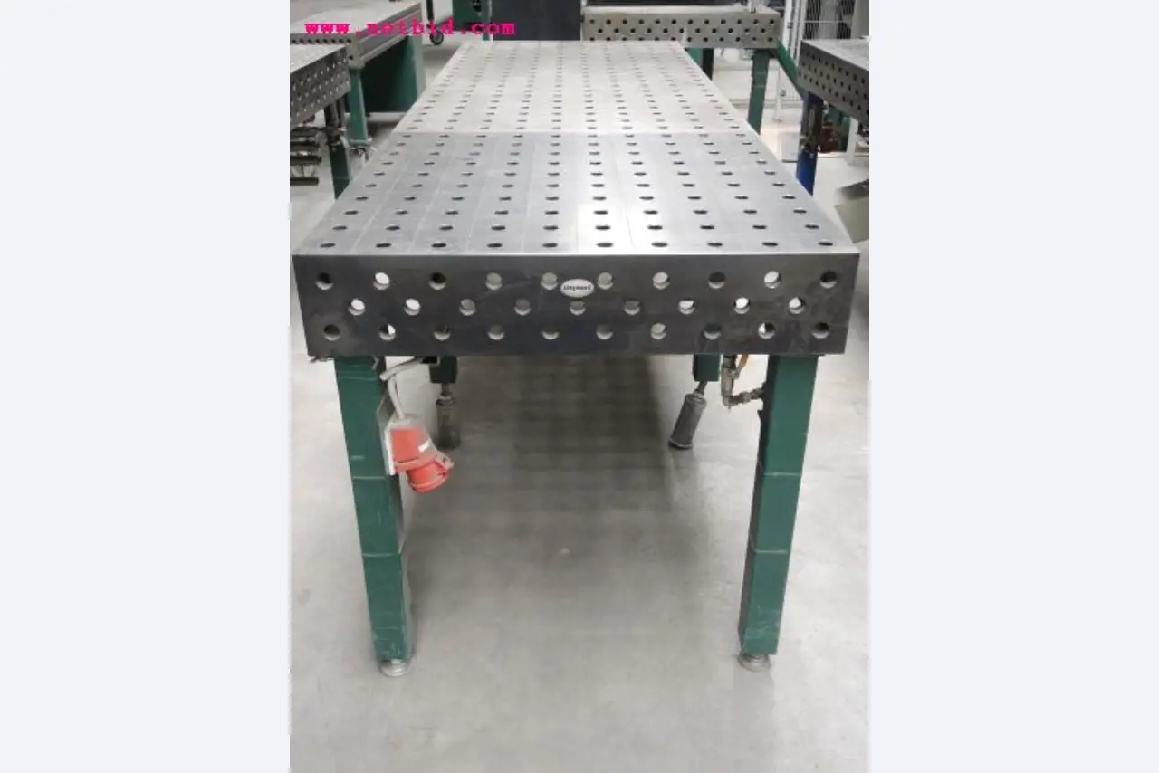 Chapas metálicas e máquinas para trabalhar metais<br><font size="2">Em colaboração com a Hilco Industrial Acquisitions bv</font>-4