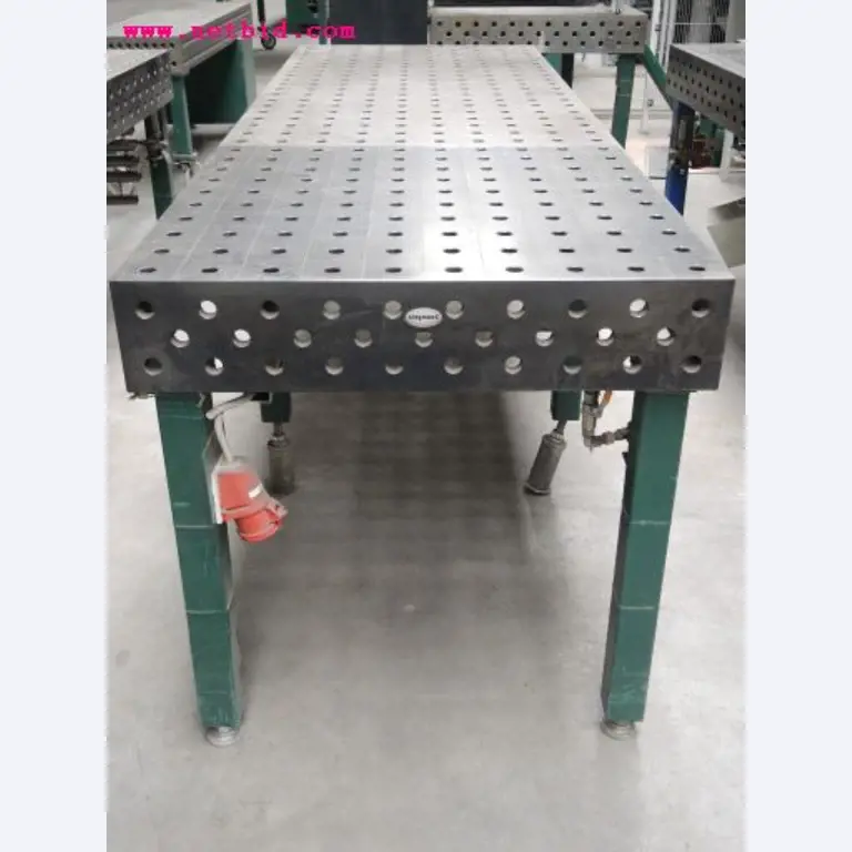 Chapas metálicas e máquinas para trabalhar metais<br><font size="2">Em colaboração com a Hilco Industrial Acquisitions bv</font>-4
