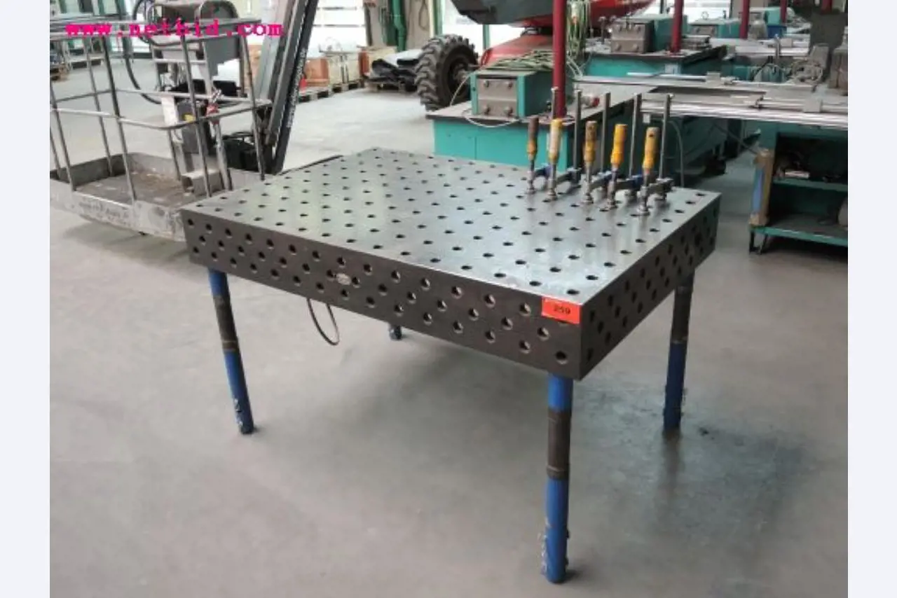 Chapas metálicas e máquinas para trabalhar metais<br><font size="2">Em colaboração com a Hilco Industrial Acquisitions bv</font>-1