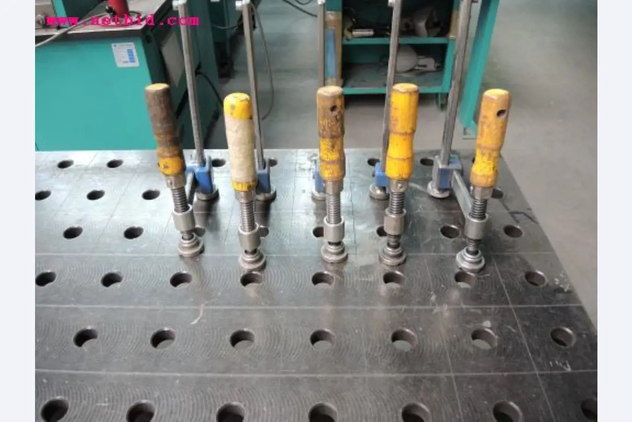Chapas metálicas e máquinas para trabalhar metais<br><font size="2">Em colaboração com a Hilco Industrial Acquisitions bv</font>-6