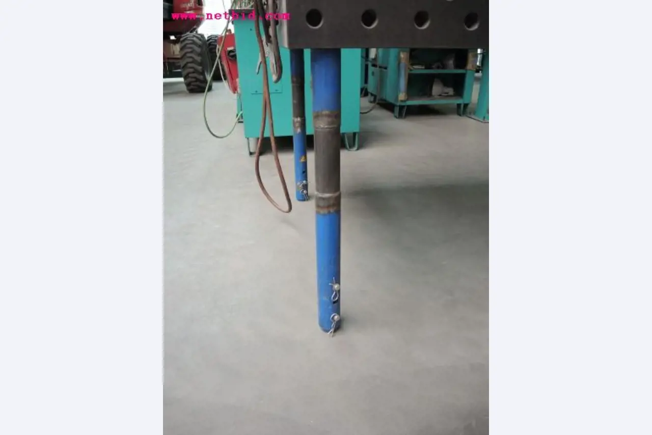 Chapas metálicas e máquinas para trabalhar metais<br><font size="2">Em colaboração com a Hilco Industrial Acquisitions bv</font>-7