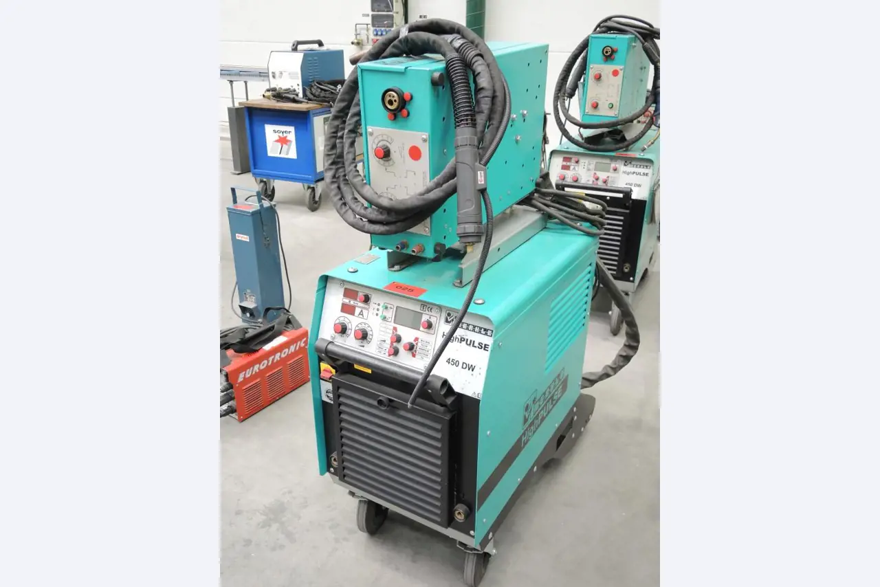 Chapas metálicas e máquinas para trabalhar metais<br><font size="2">Colaboração com Hilco Industrial Acquisitions bv</font><br><img src="/images/hil.png"><br>-1