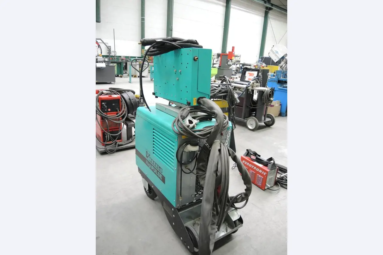 Chapas metálicas e máquinas para trabalhar metais<br><font size="2">Colaboração com Hilco Industrial Acquisitions bv</font><br><img src="/images/hil.png"><br>-5