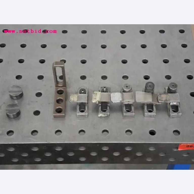Chapas metálicas e máquinas para trabalhar metais<br><font size="2">Em colaboração com a Hilco Industrial Acquisitions bv</font>-6