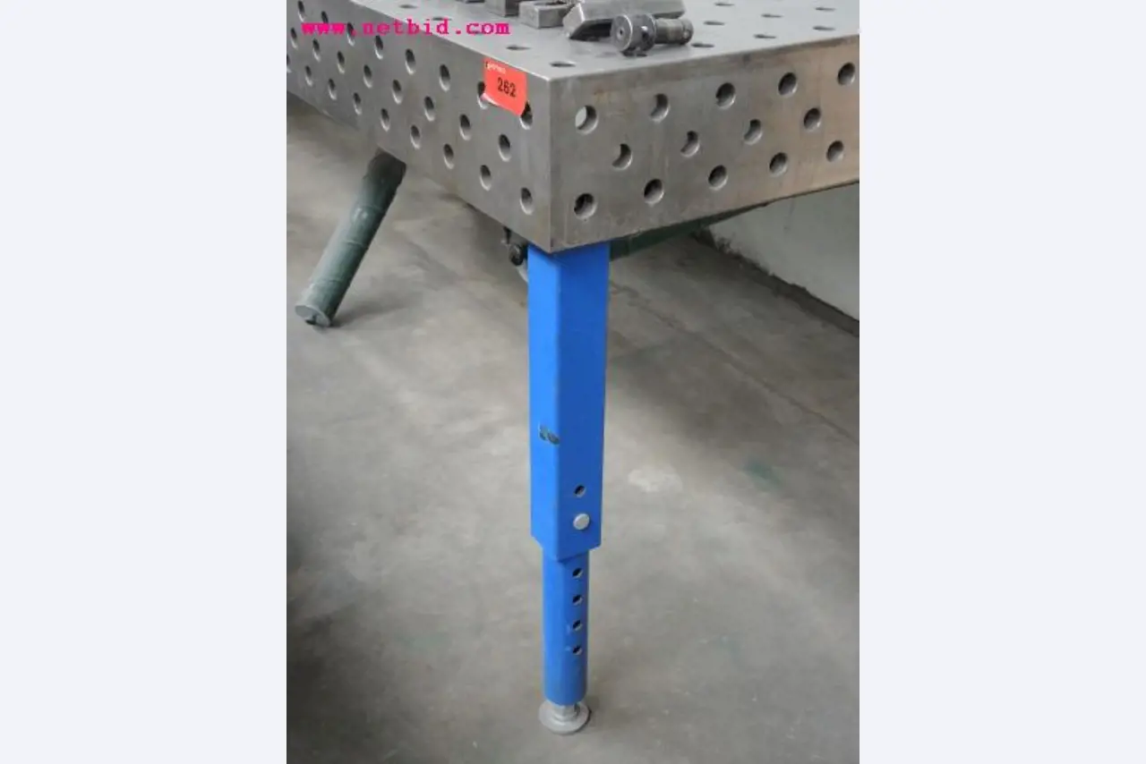 Chapas metálicas e máquinas para trabalhar metais<br><font size="2">Em colaboração com a Hilco Industrial Acquisitions bv</font>-8