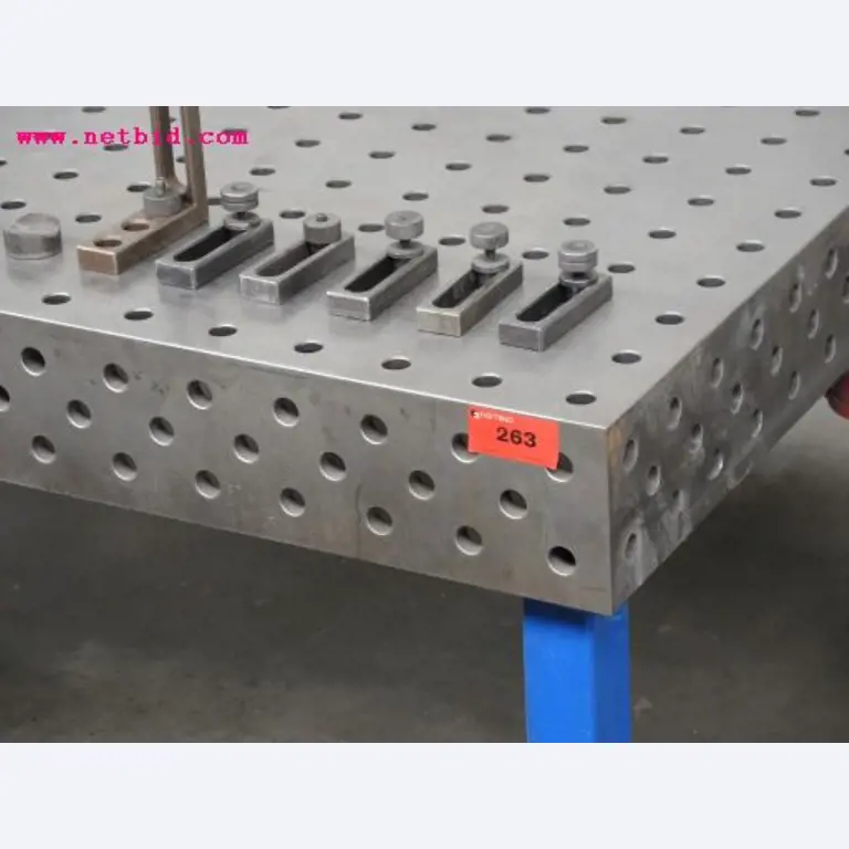 Chapas metálicas e máquinas para trabalhar metais<br><font size="2">Em colaboração com a Hilco Industrial Acquisitions bv</font>-1