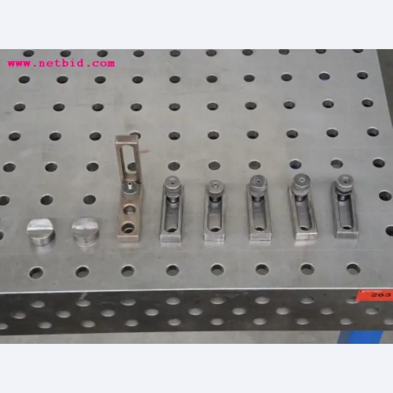 Chapas metálicas e máquinas para trabalhar metais<br><font size="2">Em colaboração com a Hilco Industrial Acquisitions bv</font>-7