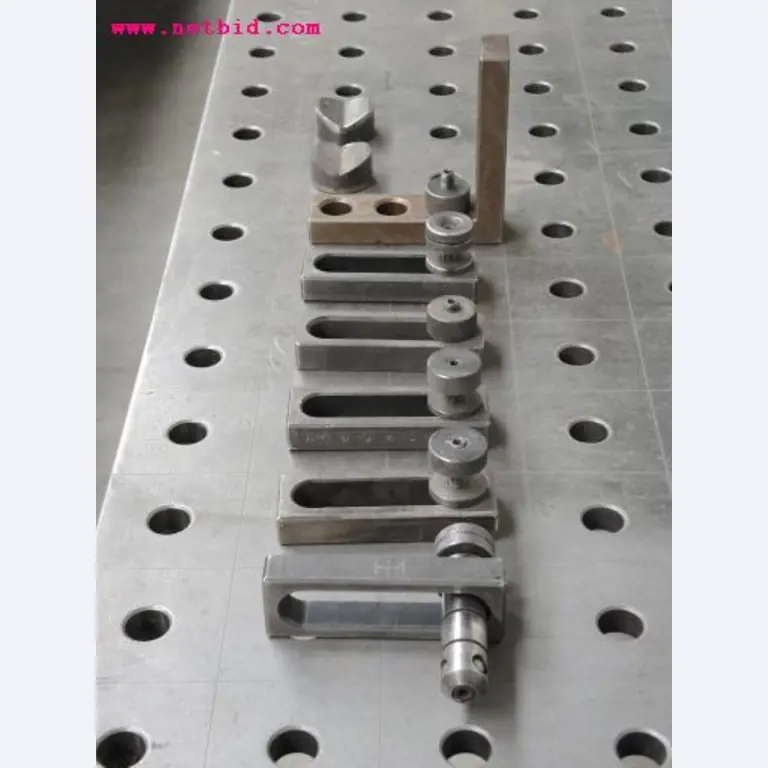Chapas metálicas e máquinas para trabalhar metais<br><font size="2">Em colaboração com a Hilco Industrial Acquisitions bv</font>-8