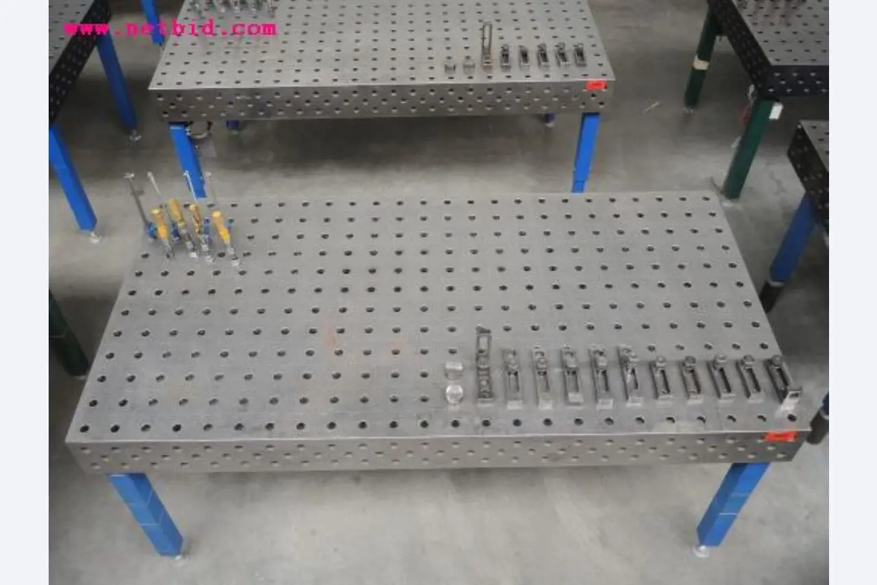 Chapas metálicas e máquinas para trabalhar metais<br><font size="2">Em colaboração com a Hilco Industrial Acquisitions bv</font>-4