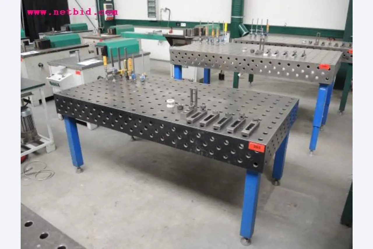 Chapas metálicas e máquinas para trabalhar metais<br><font size="2">Em colaboração com a Hilco Industrial Acquisitions bv</font>-1