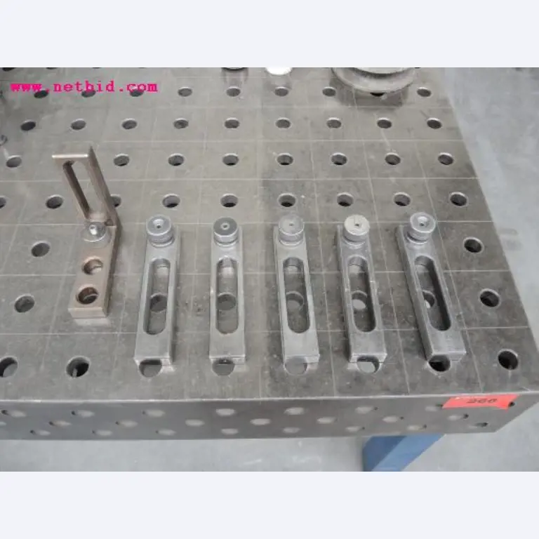 Chapas metálicas e máquinas para trabalhar metais<br><font size="2">Em colaboração com a Hilco Industrial Acquisitions bv</font>-7