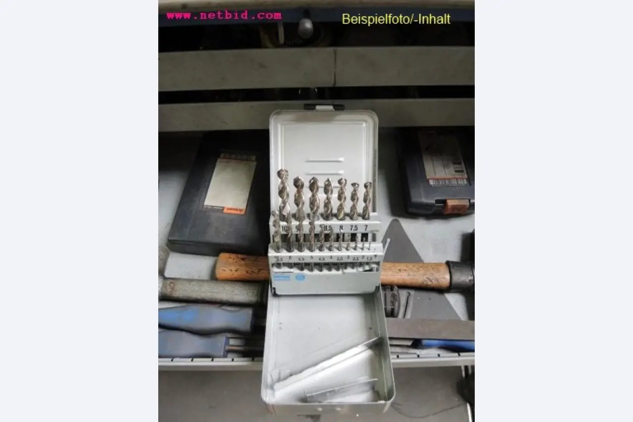 Chapas metálicas e máquinas para trabalhar metais<br><font size="2">Em colaboração com a Hilco Industrial Acquisitions bv</font>-12