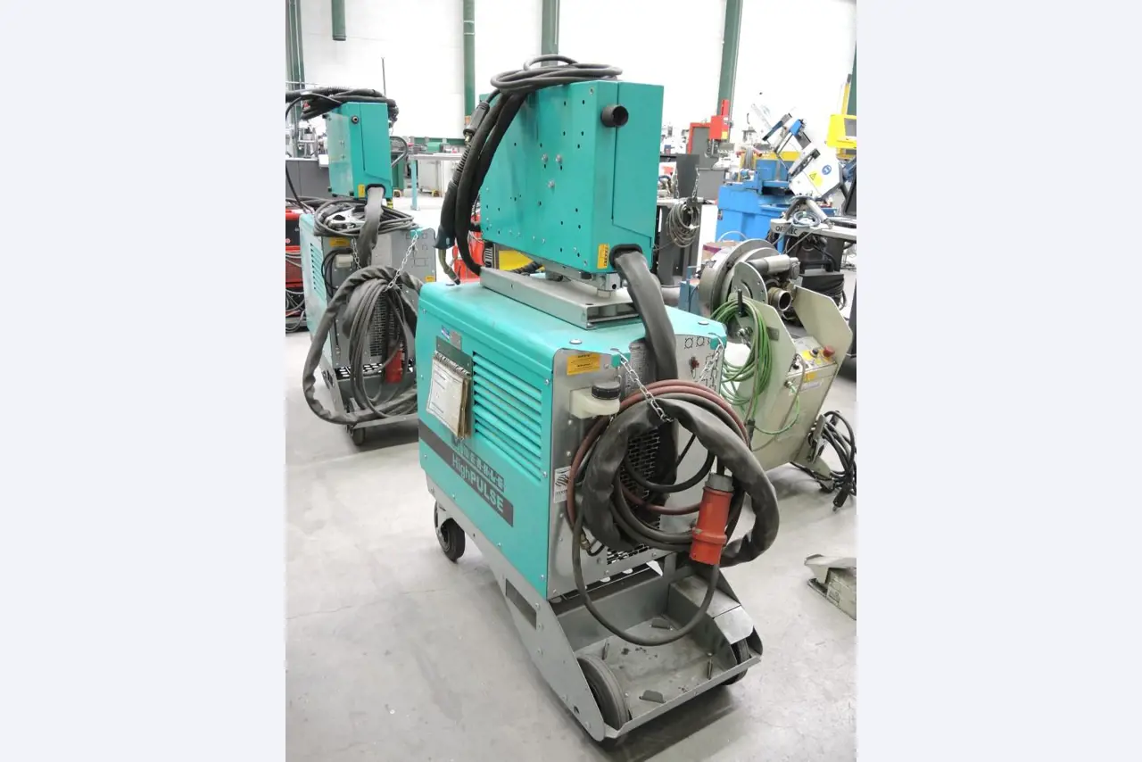 Chapas metálicas e máquinas para trabalhar metais<br><font size="2">Colaboração com Hilco Industrial Acquisitions bv</font><br><img src="/images/hil.png"><br>-5