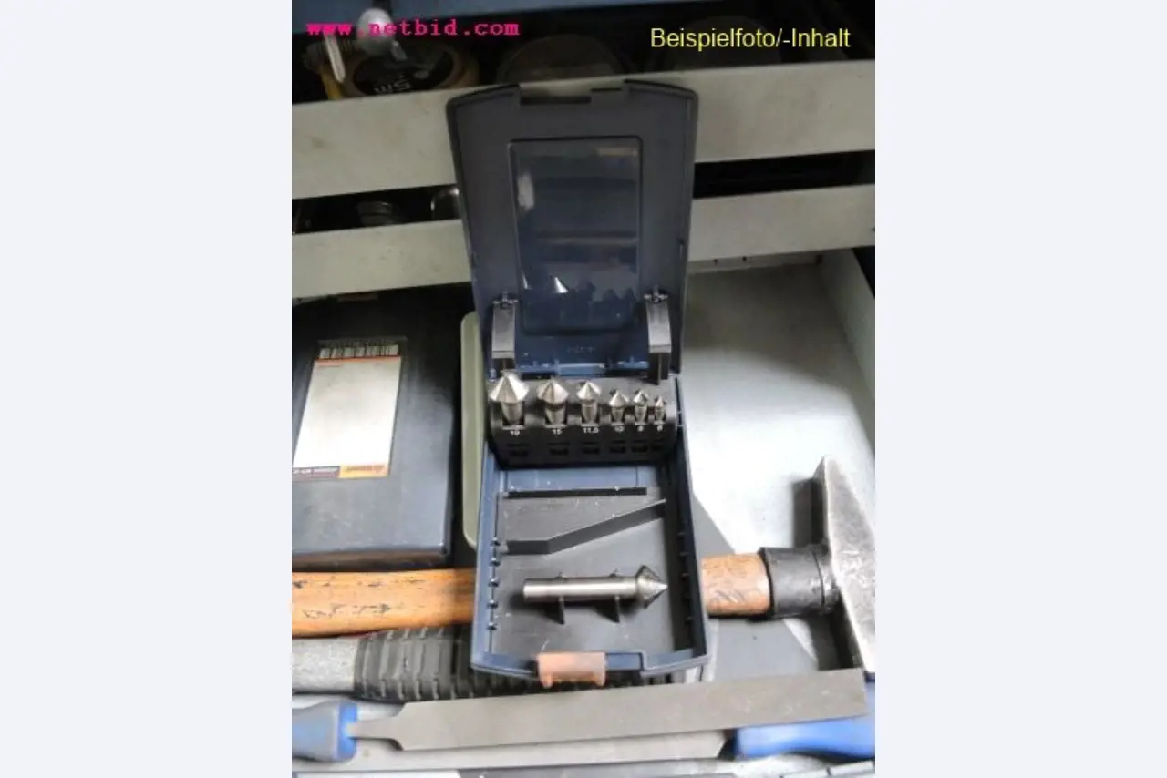 Chapas metálicas e máquinas para trabalhar metais<br><font size="2">Em colaboração com a Hilco Industrial Acquisitions bv</font>-11