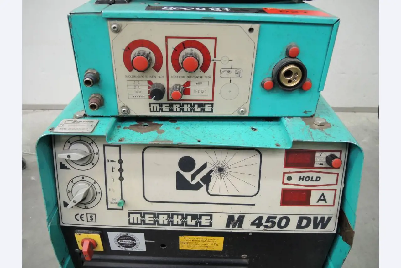 Chapas metálicas e máquinas para trabalhar metais<br><font size="2">Colaboração com Hilco Industrial Acquisitions bv</font><br><img src="/images/hil.png"><br>-3