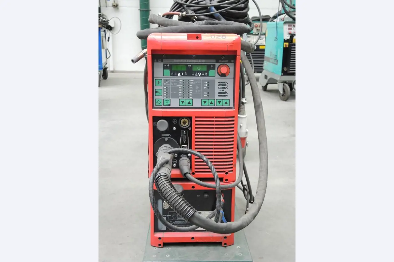 Chapas metálicas e máquinas para trabalhar metais<br><font size="2">Colaboração com Hilco Industrial Acquisitions bv</font><br><img src="/images/hil.png"><br>-2