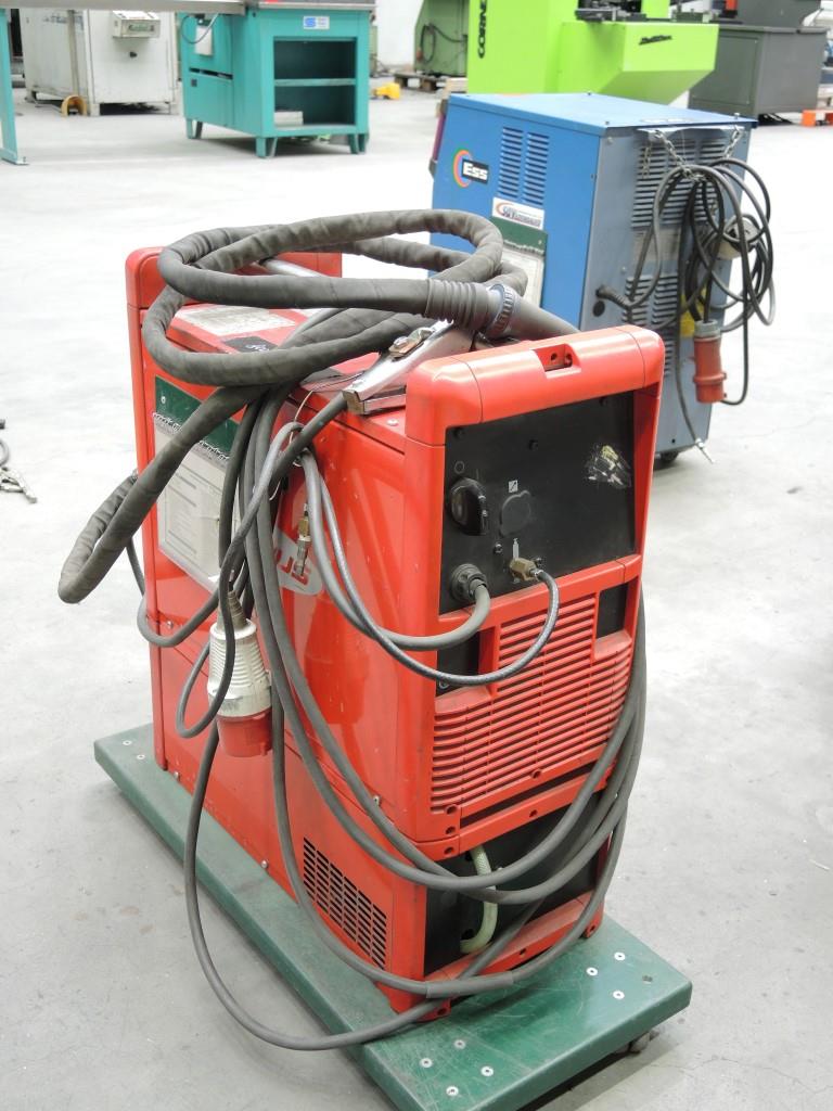 Chapas metálicas e máquinas para trabalhar metais<br><font size="2">Colaboração com Hilco Industrial Acquisitions bv</font><br><img src="/images/hil.png"><br>-4