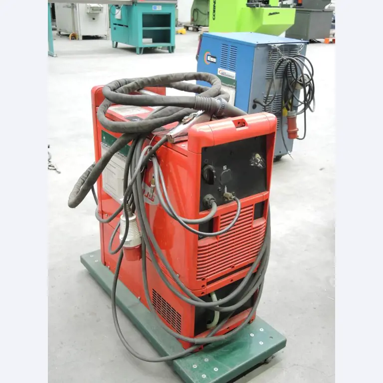 Chapas metálicas e máquinas para trabalhar metais<br><font size="2">Colaboração com Hilco Industrial Acquisitions bv</font><br><img src="/images/hil.png"><br>-4