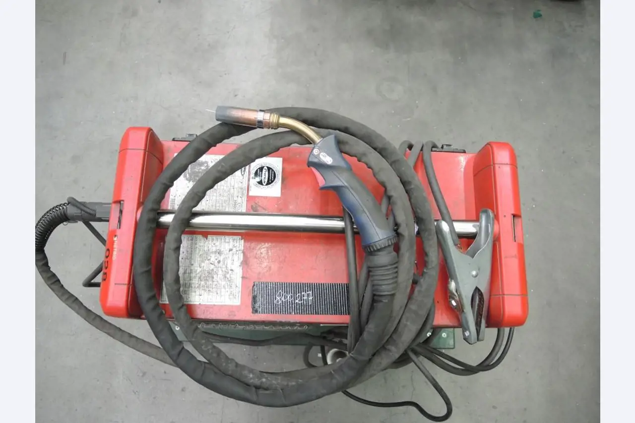 Chapas metálicas e máquinas para trabalhar metais<br><font size="2">Colaboração com Hilco Industrial Acquisitions bv</font><br><img src="/images/hil.png"><br>-5